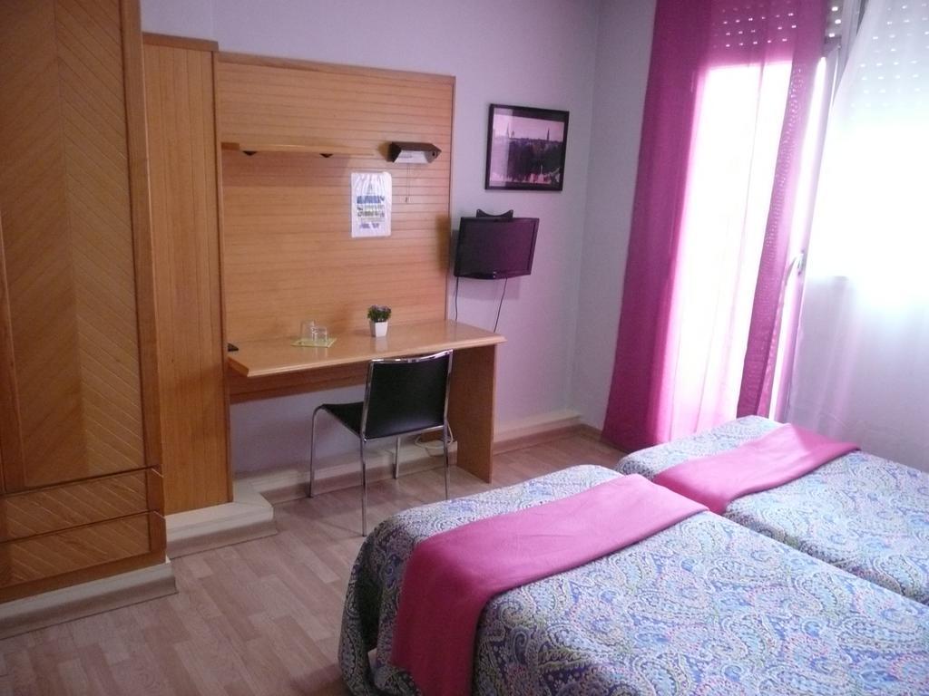 Pension Cinco Villas Logroño Rom bilde